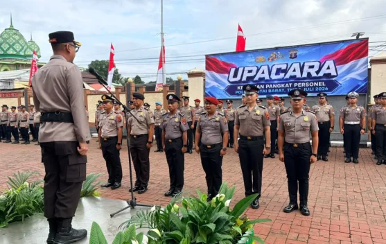 Puluhan Personel Polres Kubar Terima Kenaikan Pangkat