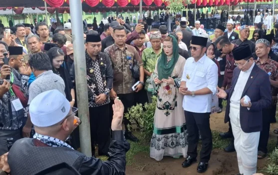 Menag Letakkan Batu Pertama Pembangunan Madrasah di Ponpes Assalam Arya Kemuning