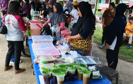 Futsal HUT RI di Mahulu Diserbu Masyarakat Setempat, UMKM Ikut Bergeliat