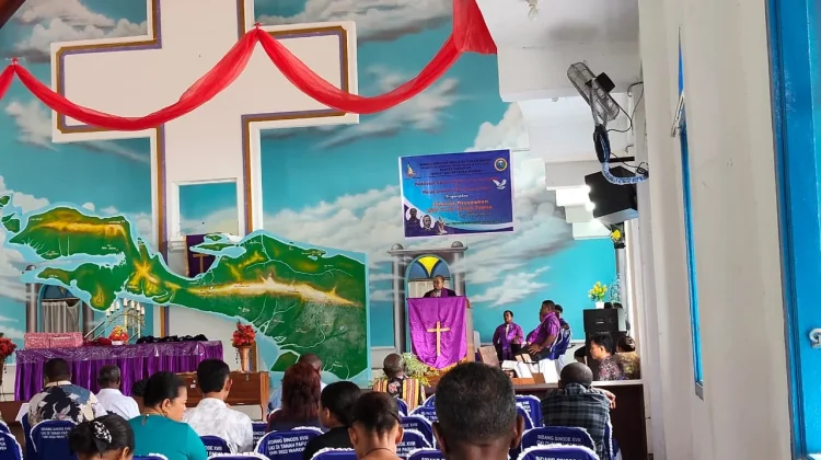 Kecelakaan Meningkat  Satlantas Waropen  Sampaikan Himbauan di  Gereja