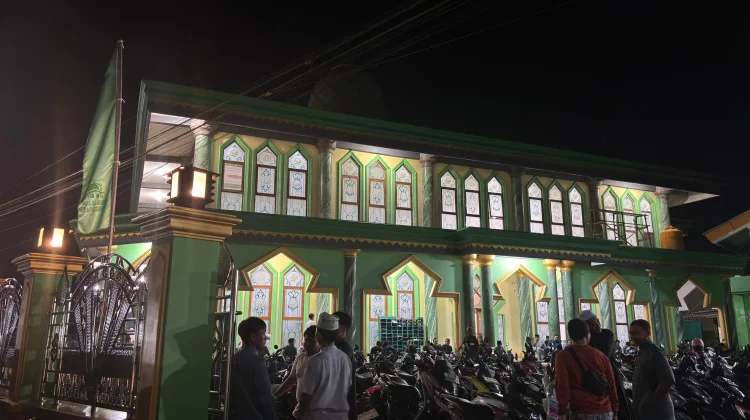Mesjid Agung Darussalam Serui Gelar Salat Tarawih Perdana.