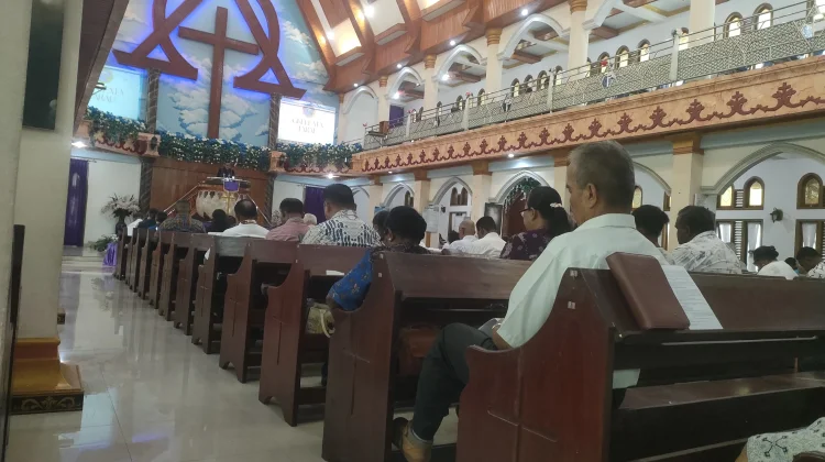 Jemaat GKI Efata Tarau  Gelar Ibadah Minggu SengsaraII