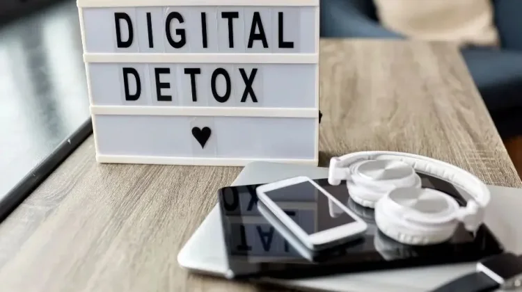 Digital Detox: Istirahat Sejenak dari Media Sosial