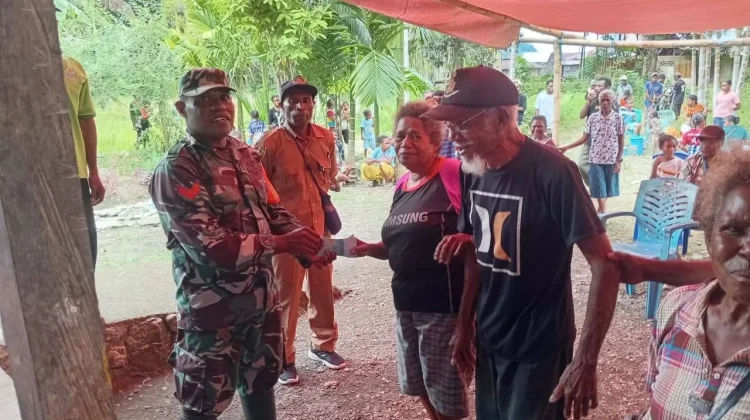 Wujud Komitmen Babinsa Hadiri Rapat Kampung Wadapi