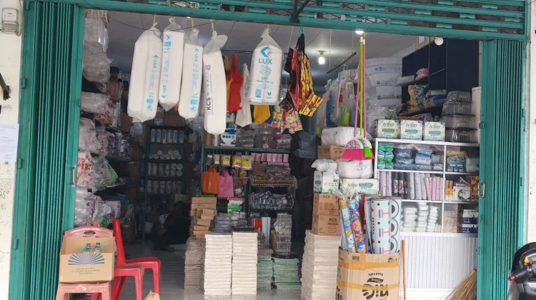 Harga Plastik Tidak Stabil, Pedagang Yapen Tertekan