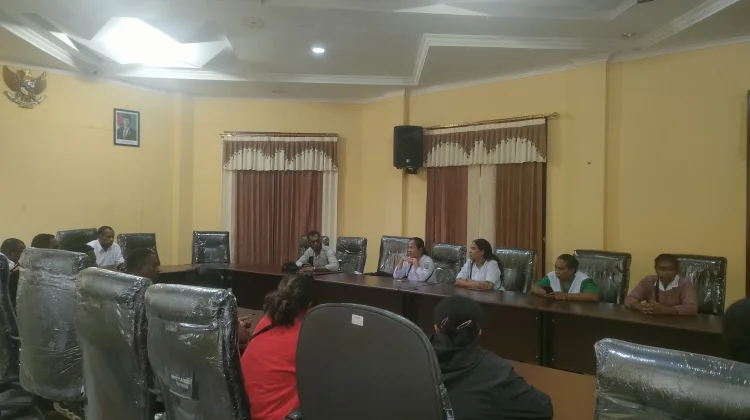 Tenaga Nakes RSUD Serui Datangi DPRK Yapen