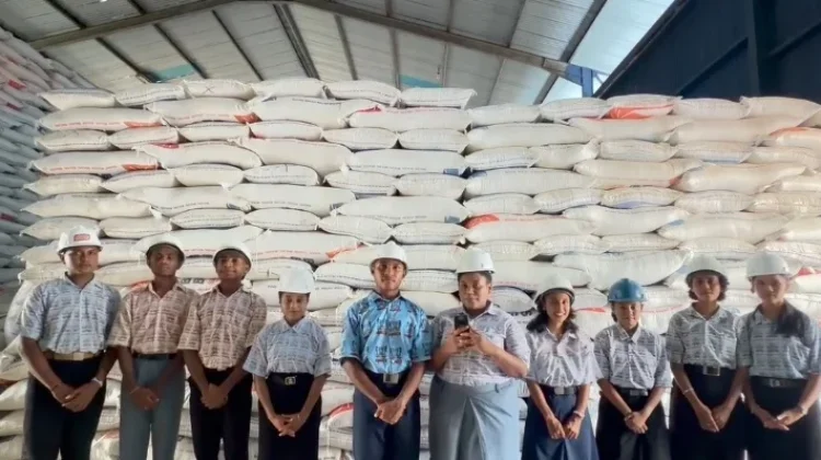 Perum Bulog Serui Gelar Eduwisata Bersama Siswa SMK YPK TIK Serui