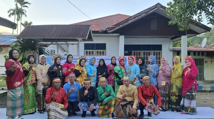 Peragaan Busana Bugis-Makassar Meriahkan HUT 29 HIKMAS Yapen