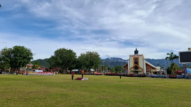 HUT Pendidikan Nasional 67 Maknai Upacara Bendera