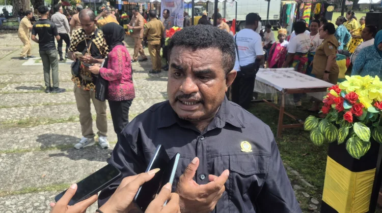 Ketua DPRK Yapen: Hari Ini Yapen Punya Motif Batik Sendiri
