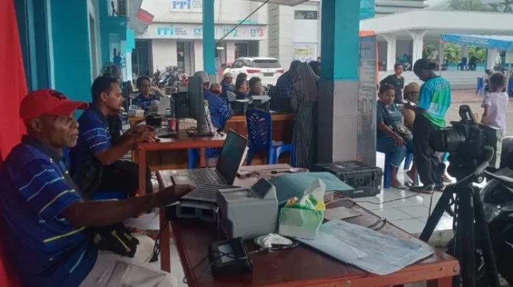 Dukcapil Yapen Buka Pelayanan Adminstrasi Kependudukan