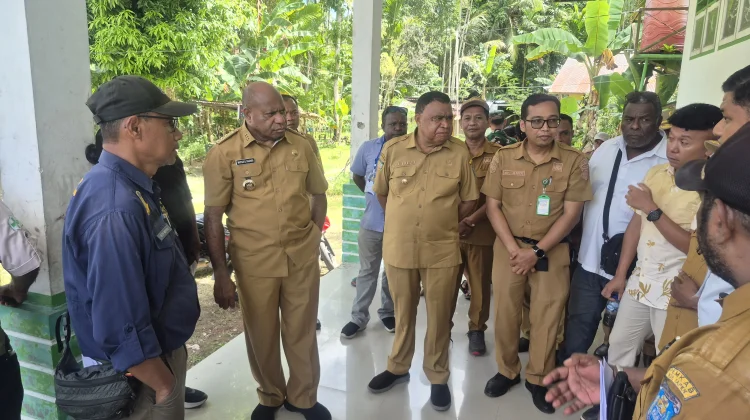 Gubernur Papua Tinjau Puskesmas Menawi, Serap Aspirasi Masyarakat Yapen