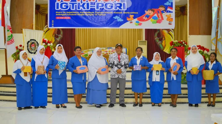 Ketua PGRI Yapen Ajak Guru Tetap Solid dan Perjuangkan Kesejahteraan Secara Berma