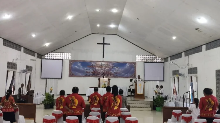Cantik Dari dalam dan Luar Warnai Ibadah GOW Waropen