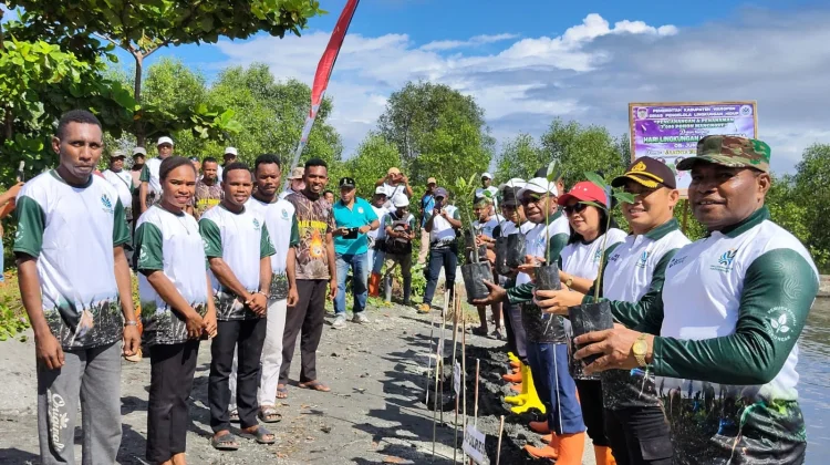 Bupati Waropen Ajak ASN Jaga Lingkungan