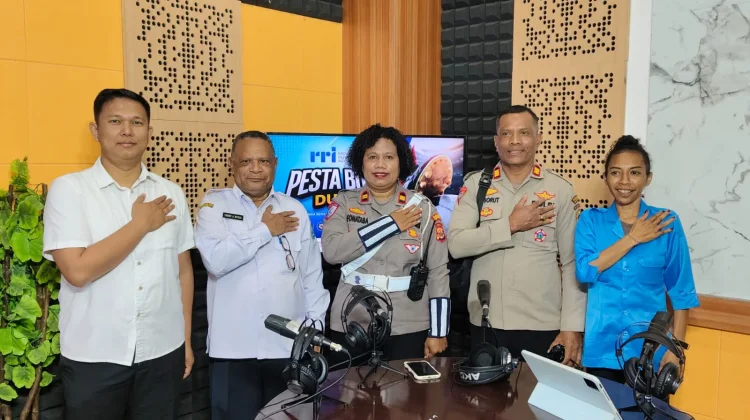 Warga Serui Konvoi Bersama Sambut Piala Dunia