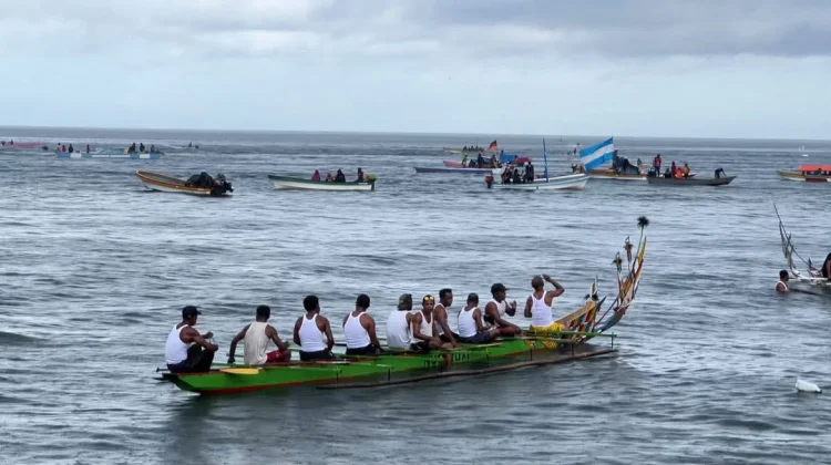 KNPI Yapen Kolaborasi Waadefai Cup II Gelar Lomba Dayung Perahu Balap Motor 15 PK