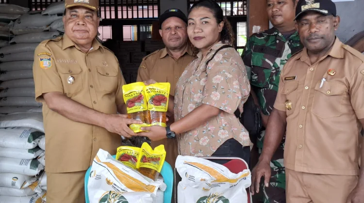 Bupati Yapen Tekankan Penyaluran Beras Harus Tepat Sasaran