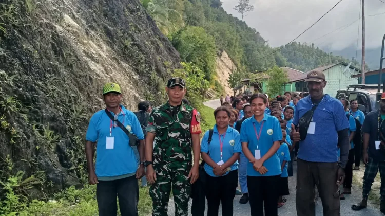 Babinsa Dampingi  Wisata Rohani Jemaat GKI Paulus Sanoba Nabire
