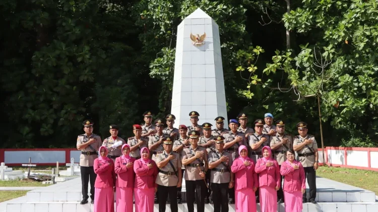 Polres Kepulauan Yapen Gelar Ziarah dan Tabur Bunga Sambut HUT Bhayangkara ke-80