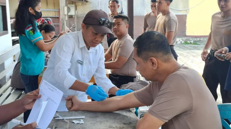 Polres Yapen Gelar Donor Darah Sambut HUT 80 Bhayangkara