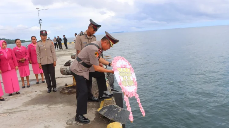 Polres Waropen Gelar Ziarah dan Tabur Bunga Peringati Hari Bhayangkara ke-80
