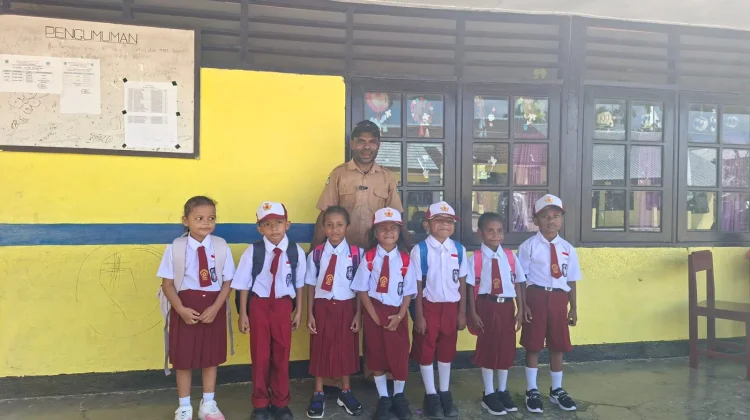 Hari Pertama 36 Murid Baru  SD  Inpres 1 Menawi MPLS