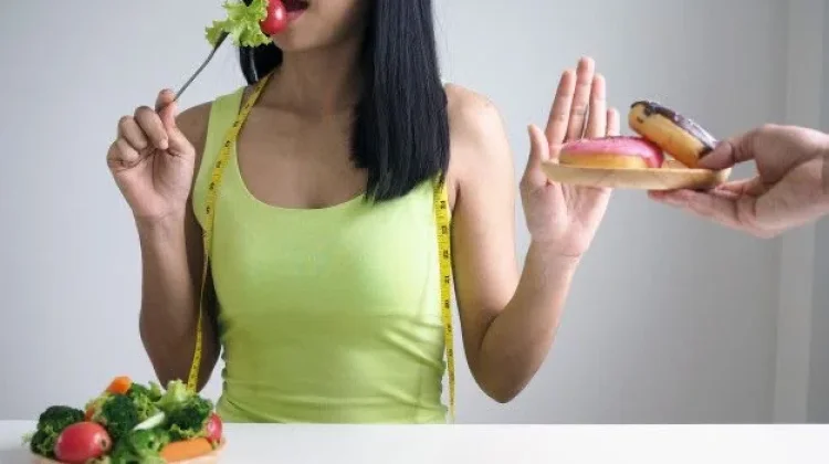 Bukan Diet Ketat, Ini 7 Kebiasaan Makan yang Dapat Membantu Mengurangi Lemak Perut