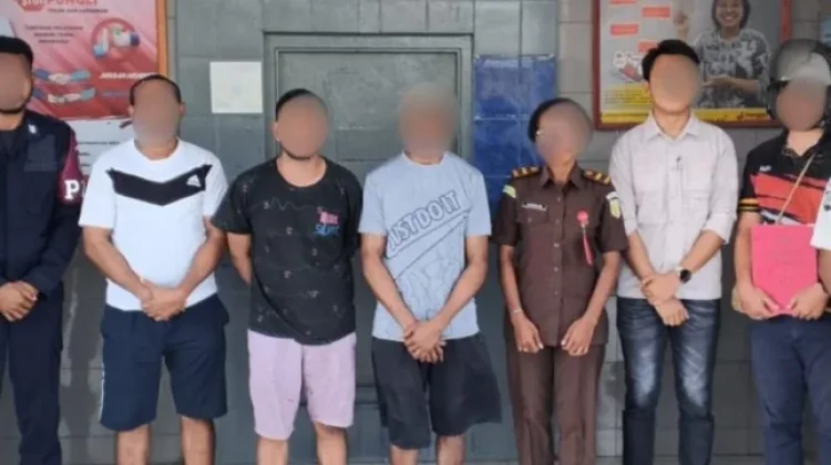 Resnarkoba Polres Yapen Serahkan Dua Tersangka Kasus Ganja Tahap II