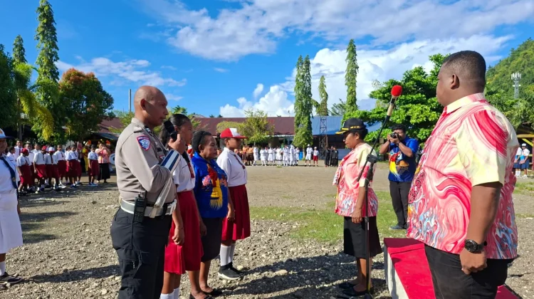 Penyerahan Siswa Baru SMP 2 Serui  Hindari Bullying di Sekolah