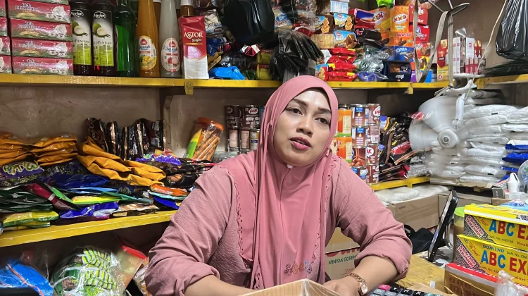 Stok Minyak Goreng Terbatas, Harga Naik di Pasar Aroro Iroro Serui