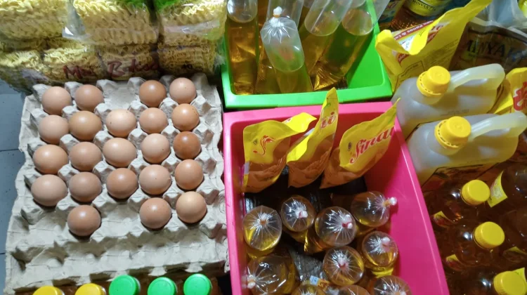 Minyak Bimoli Langka, Pedagang Waropen Soroti Harga Lampaui HET