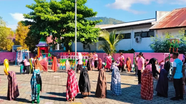 Sambut HAN, TK Pertiwi Empat Serui Ajak Ayah Bermain Bersama Anak