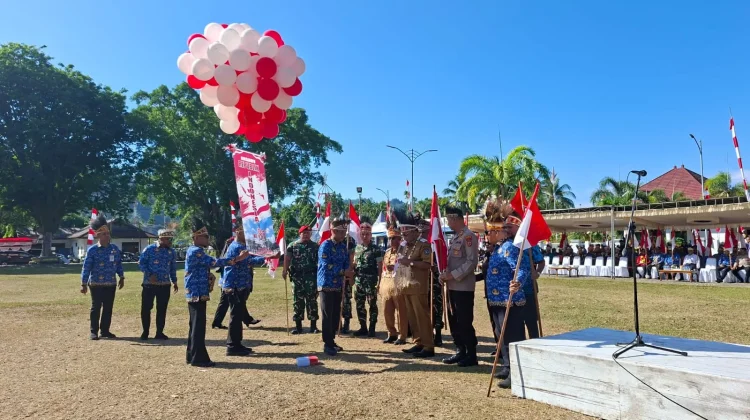 Pemda Yapen Kick Off Pengibaran Benderah Merah Putih