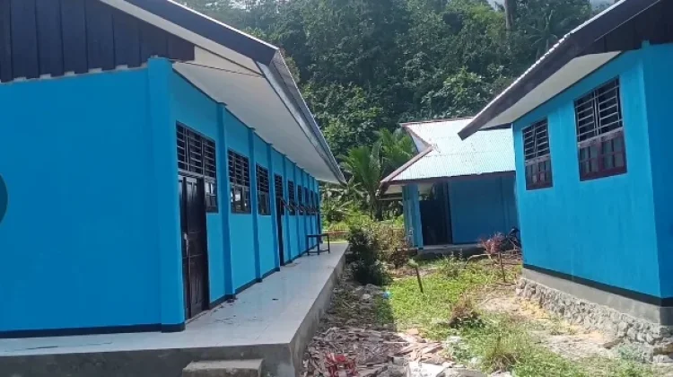 SMA Onate Serui Rehab Delapan Ruang Belajar