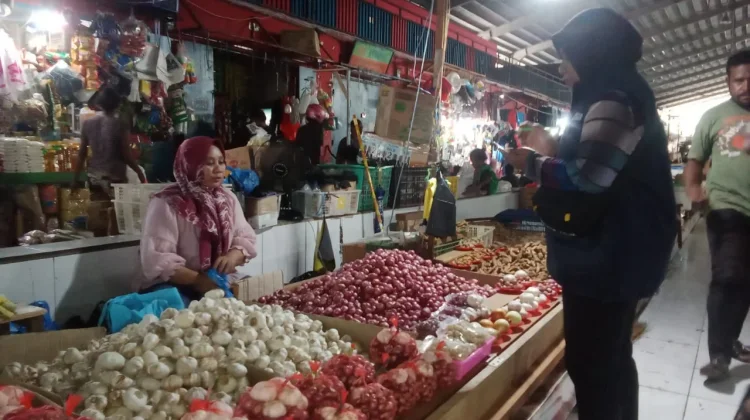 Update Harga Bahan Pokok dan Hasil Pertanian di Pasar Aroro Iroro Serui