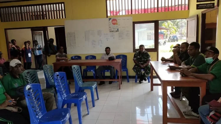 TNI Bersama Pemerintah Distrik Wujudkan HUT RI yang Aman dan Sukses