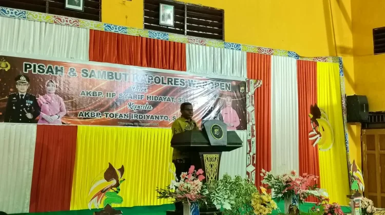 Bupati Waropen Sampaikan Filosofi Kanibararuko saat Pisah Sambut Kapolres