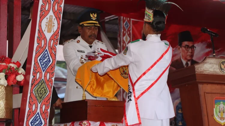Waropen Gelar Upacara Penurunan Bendera HUT RI ke-81 dengan Khidmat
