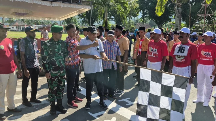 Bupati Yapen Lepas Lomba Gerak Jalan HUT RI ke-81