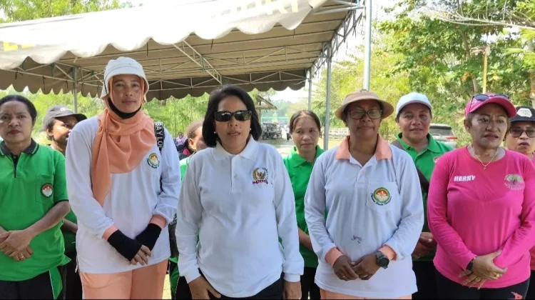 DPRK Waropen Apresiasi DWP Jaga Lingkungan lewat Aksi Nyata