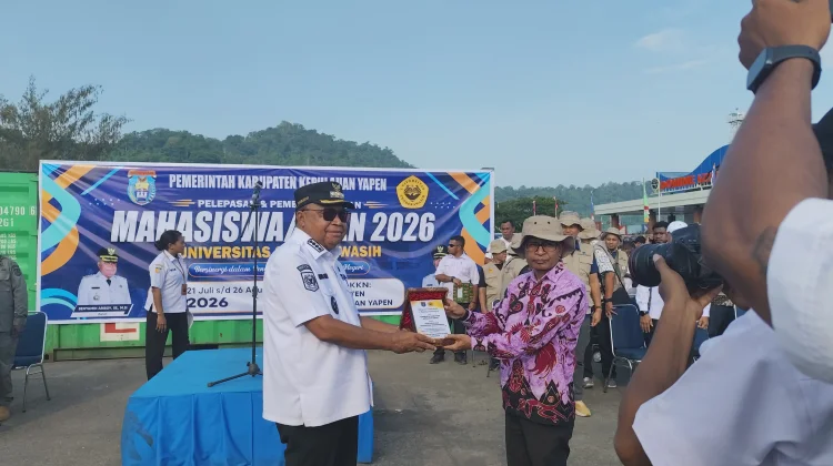 Bupati Yapen Lepas Mahasiswa KKN Apresiasi Program Kerja