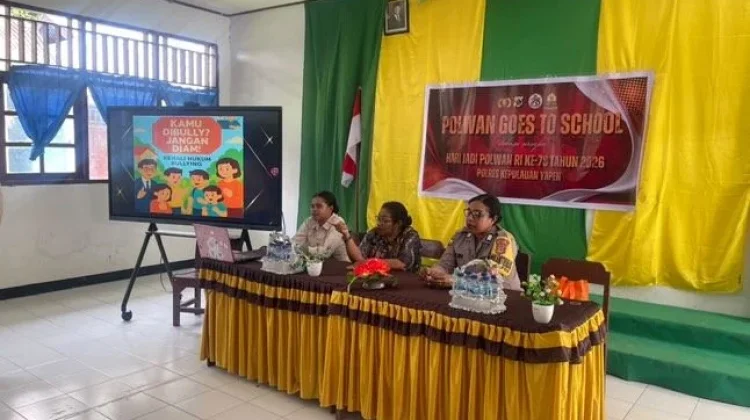 Polwan Yapen Edukasi Pelajar Cegah Kenakalan Remaja
