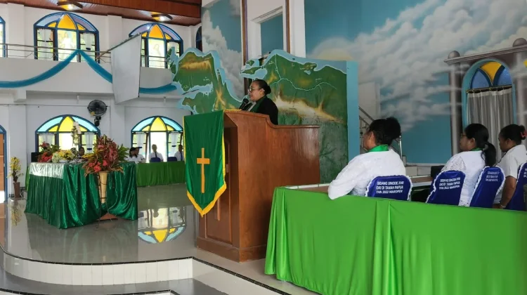 Pendeta Marthina Arwam Resmi Buka Bulan Bina Keluarga