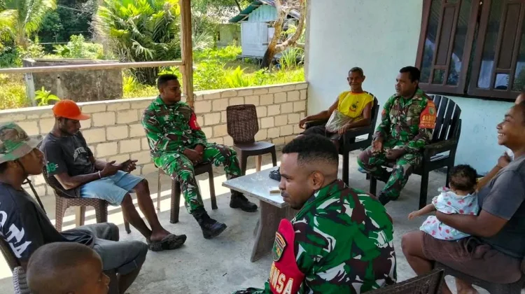 Babinsa Warbah Ajak Warga Sarafambai Jaga Lingkungan
