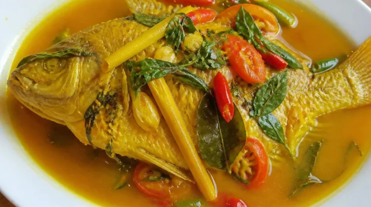 Cuma 20 Menit! Cara Membuat Ikan Kuah Kuning Simpel untuk Menu Harian