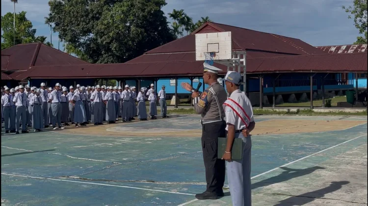 Police Go To School, Polres Waropen Edukasi Pelajar Tertib Berlalu Lintas