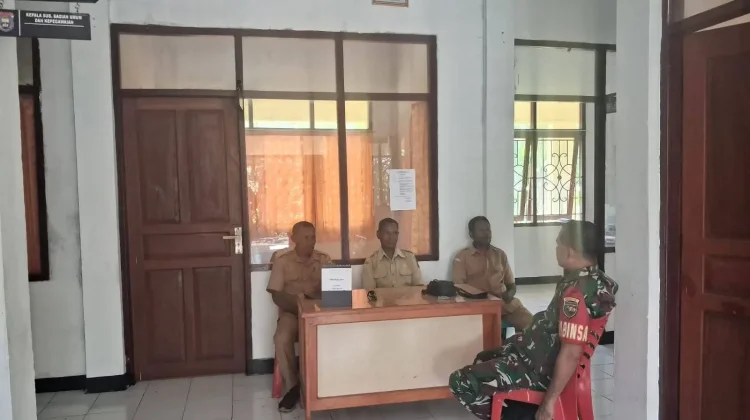 Babinsa Serui Perkuat Sinergi Bersama Staf Distrik Anotaurei