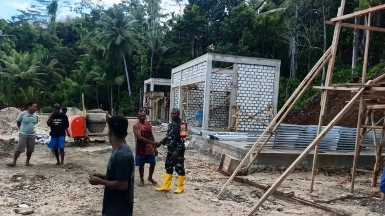 Babinsa dan Masyarakat Bersinergi, Pembangunan KNMP di Maniri