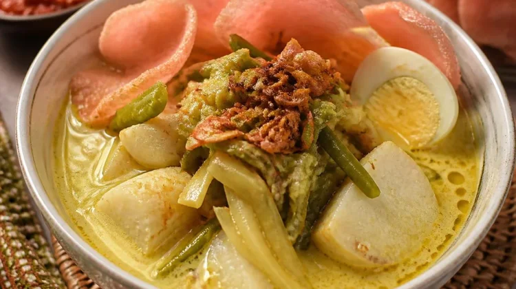 Rahasia Kuah Gurih Lontong Sayur Medan yang Kaya Rempah